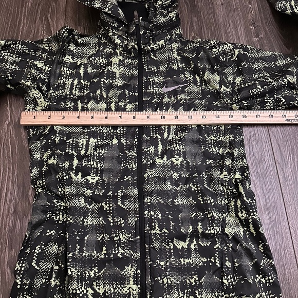 Nike Running Lightweight Jacket Womens size XS Snakeskin Removable Hood-Vented - Picture 7 of 9